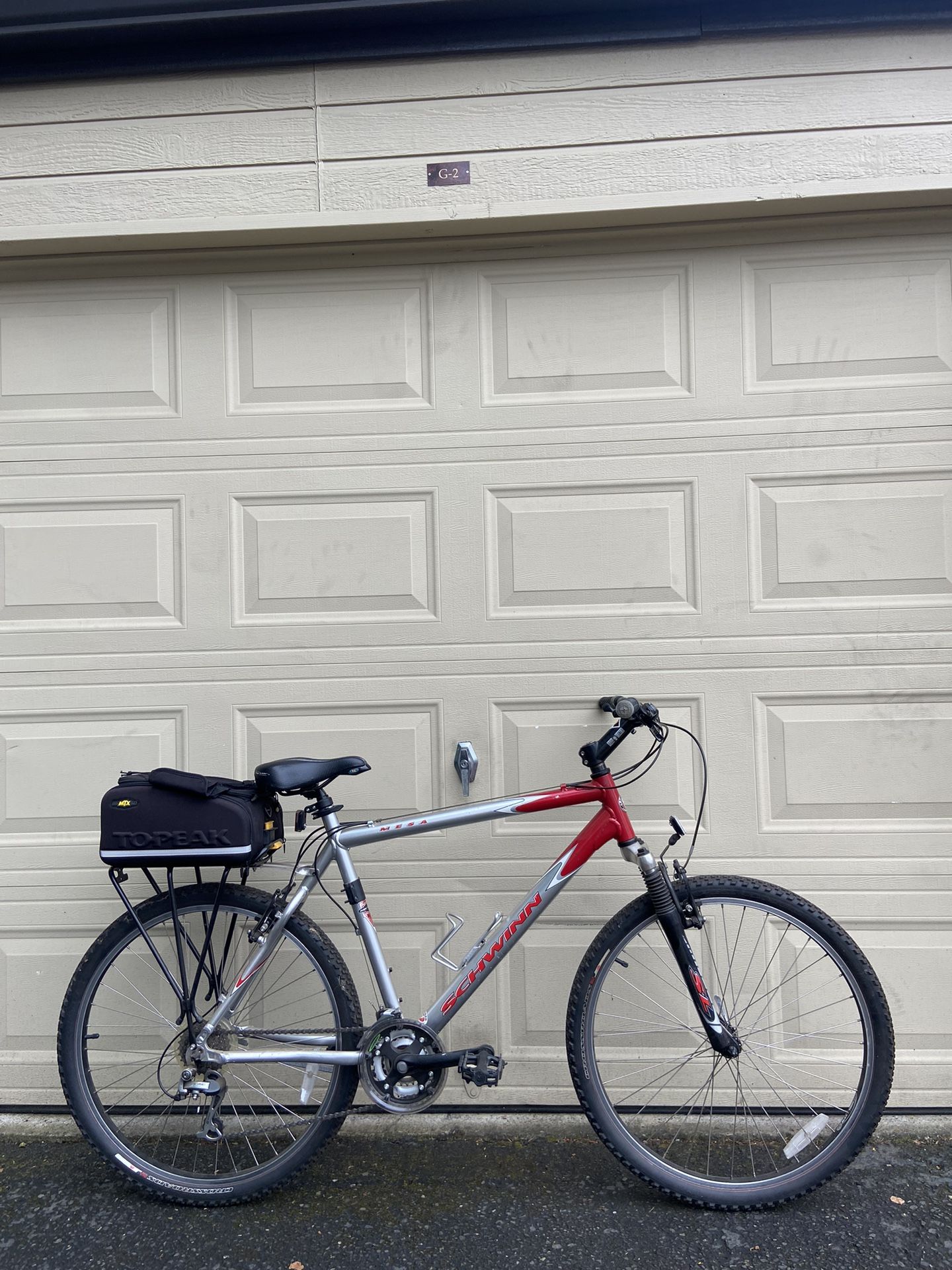Schwinn Mesa Mountain Menβs Bike β 21-Speed β 26β Wheels Commuter Bicycle