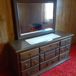 Triple Dresser With Mirror 
