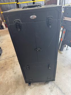 AW travel makeup case