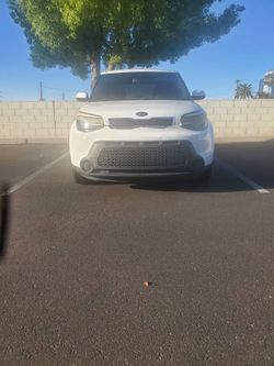 Kia Soul White Hatchback