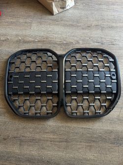 BMW G22/G23/G26 front grill with crack