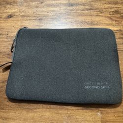 TUCANO Melange Neoprene Sleeve Comp. with Laptop up to 13", MacBook 14" (2018+), 4mm Thick, Anti-Slip, Anti-Scratch Black
