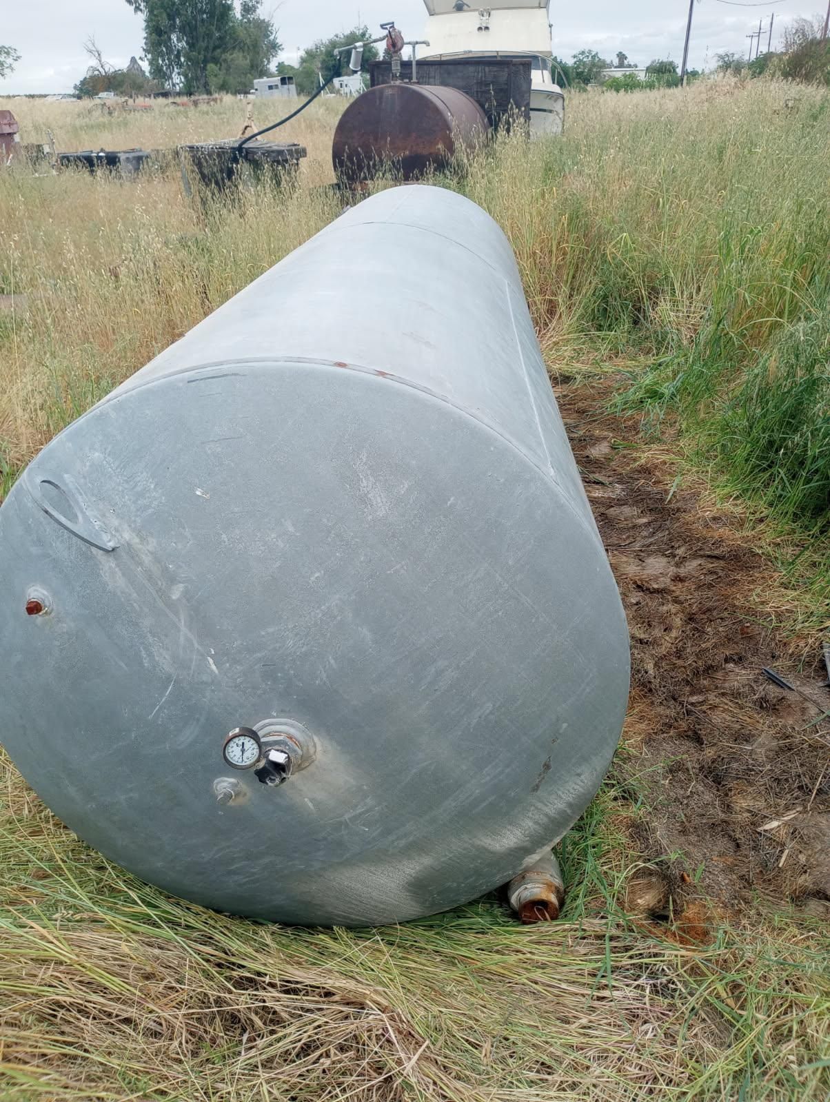 900 Gallon Galvanized Pressure Tank