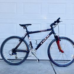 Trek 6000 Mountain Bike | Large