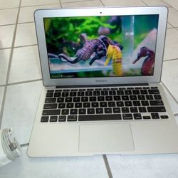 Macbook Air 11" Laptop i5 1.6Ghz 4GB 128G SSD Monterey - $199 (Schererville)

