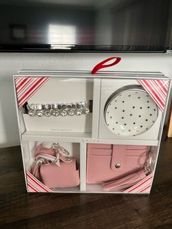 Leith gift set with 2 stretch bracelets, trinket tray, bag charm and wallet NIB