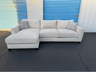 Light Gray Sofa Chaise Couch 🚛🚚 Free Delivery 🚛🚚