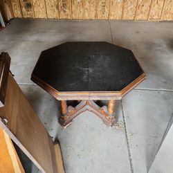 Free - Dining Table With Leaf And 4 Chairs
