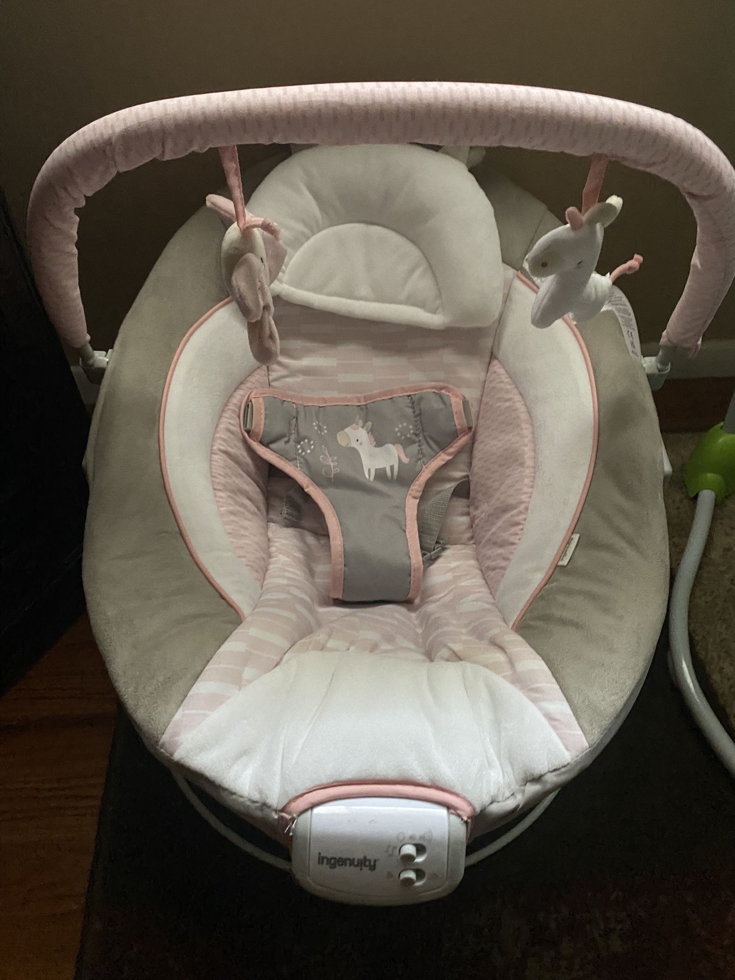 Ingenuity Soothing Baby Bouncer with Vibrating Infant Seat