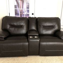 Italian Leather Electric Recliner – Perfect for Home Theater!