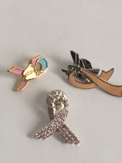 3 Brooch lot