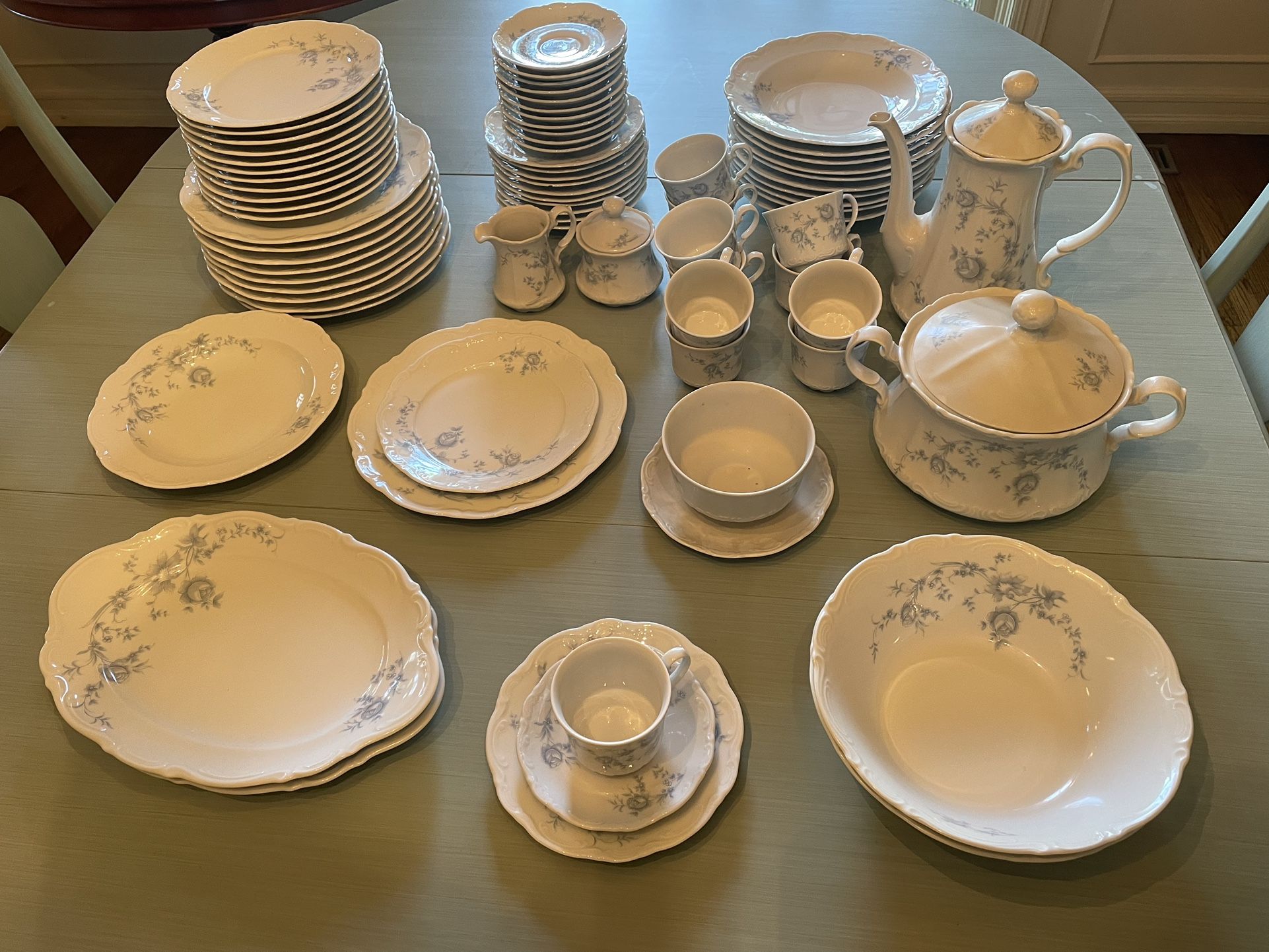 Porcelain Vintage Set