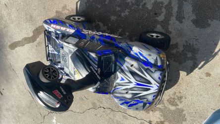 TRAXXAS Slash 2wd *WILLING TO TRADE FOR GOLD OR ANY OTHER DETAILING SUPPLIES*
