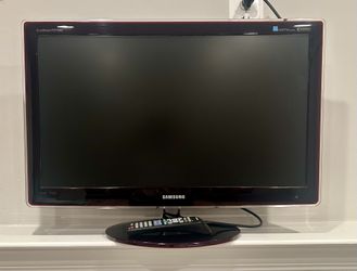 Samsung 30” Flat Screen TV – Excellent Condition – With Remote