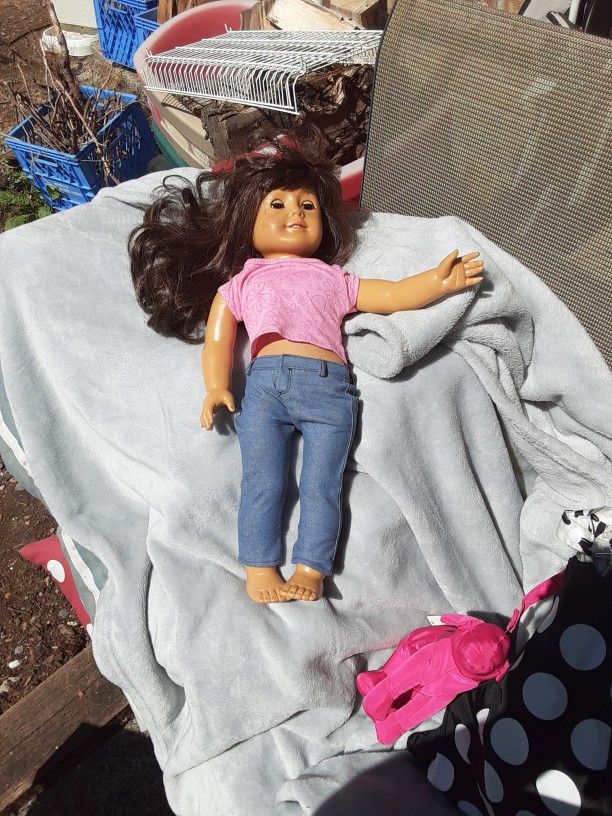 AMERICAN GIRL DOLL