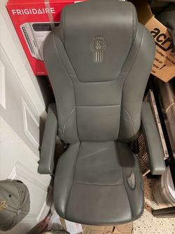 KW OEM DRIVER AIR RIDE SEAT , 10 straps , mud FLAPS