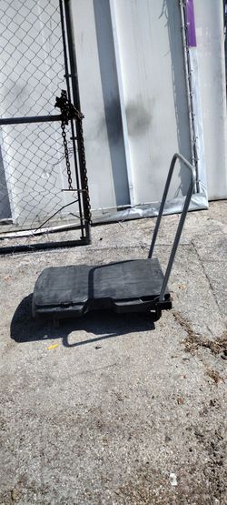 Good condition Rubbermaid foldable push cart