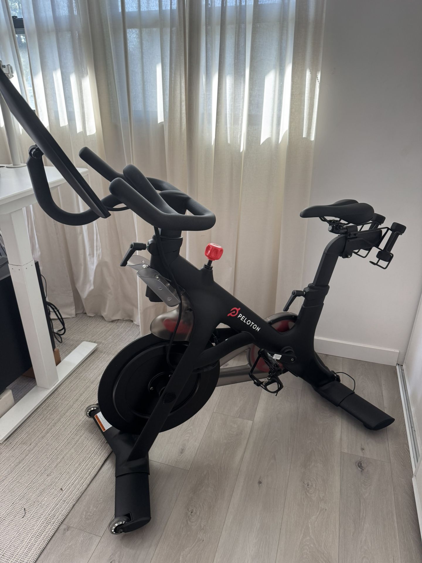 Peloton Bike – Excellent Condition + 2lb Dumbbells Included