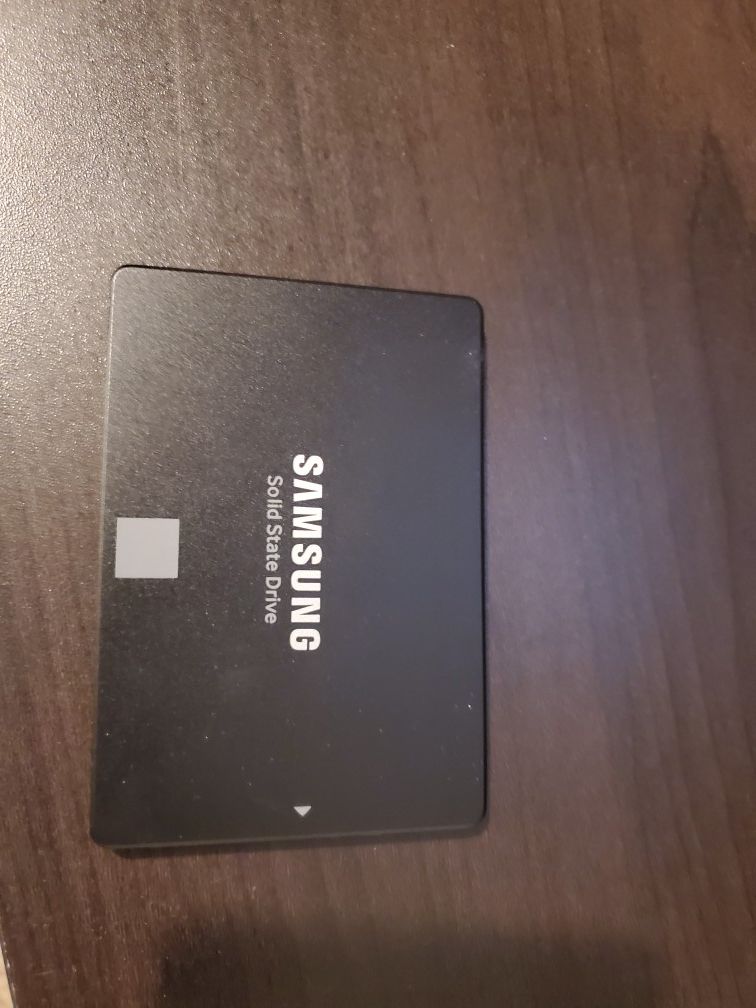 1 TB Samsung 860 Evo solid State drive