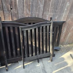 Baby Crib. Almost New