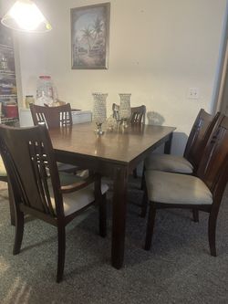 7 Pieces Dining Table And Chair