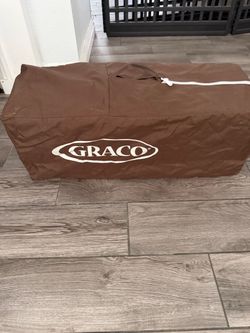 Pack n play with bassinet insert
