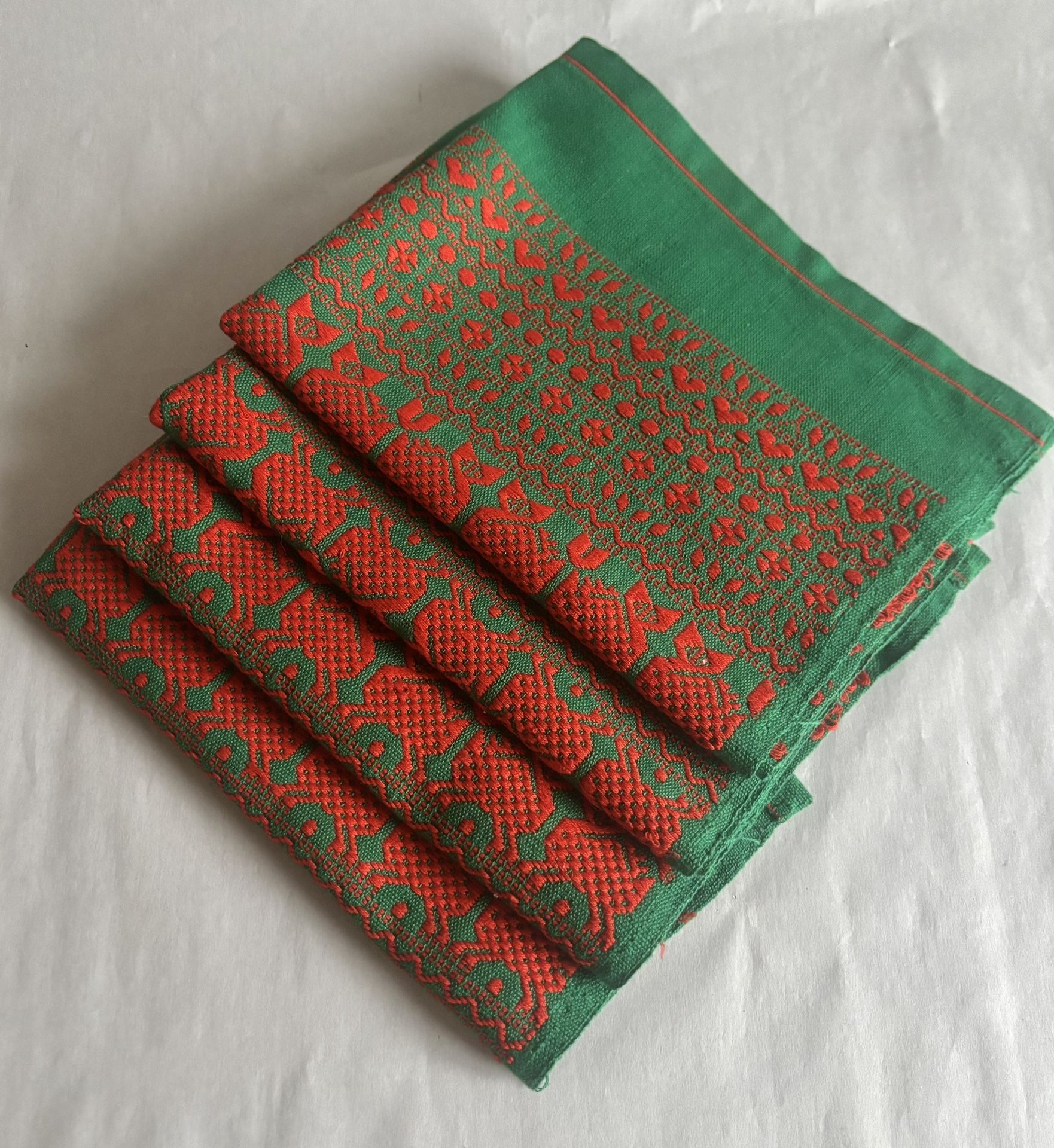 Set Of 4 Vintage Red And Green Christmas Place Mats