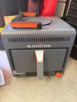 Blackstone 17” Adventure Ready griddle with the built-in electric air fryer