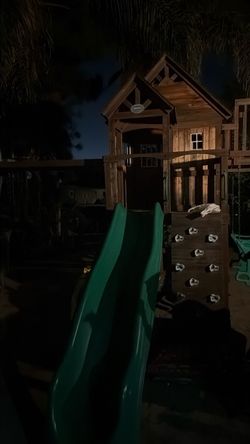 Backyard discovery play house