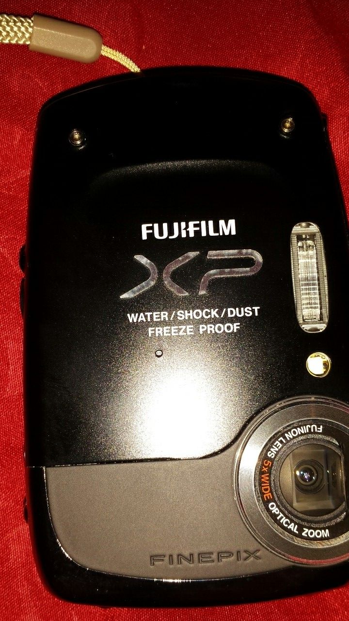 FUJIFILM XP20 Series Camera and Case