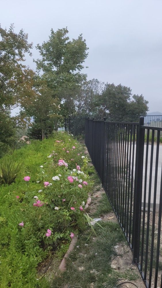 HDS FENCES & DOORS