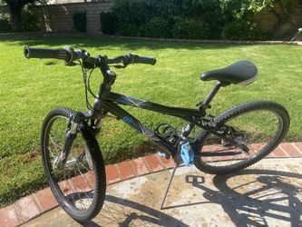 GT Stomper 7 Speed Youth Bike