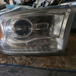 2009 2018 Dodge Ram1500 Passenger Oem Oed Headlight 