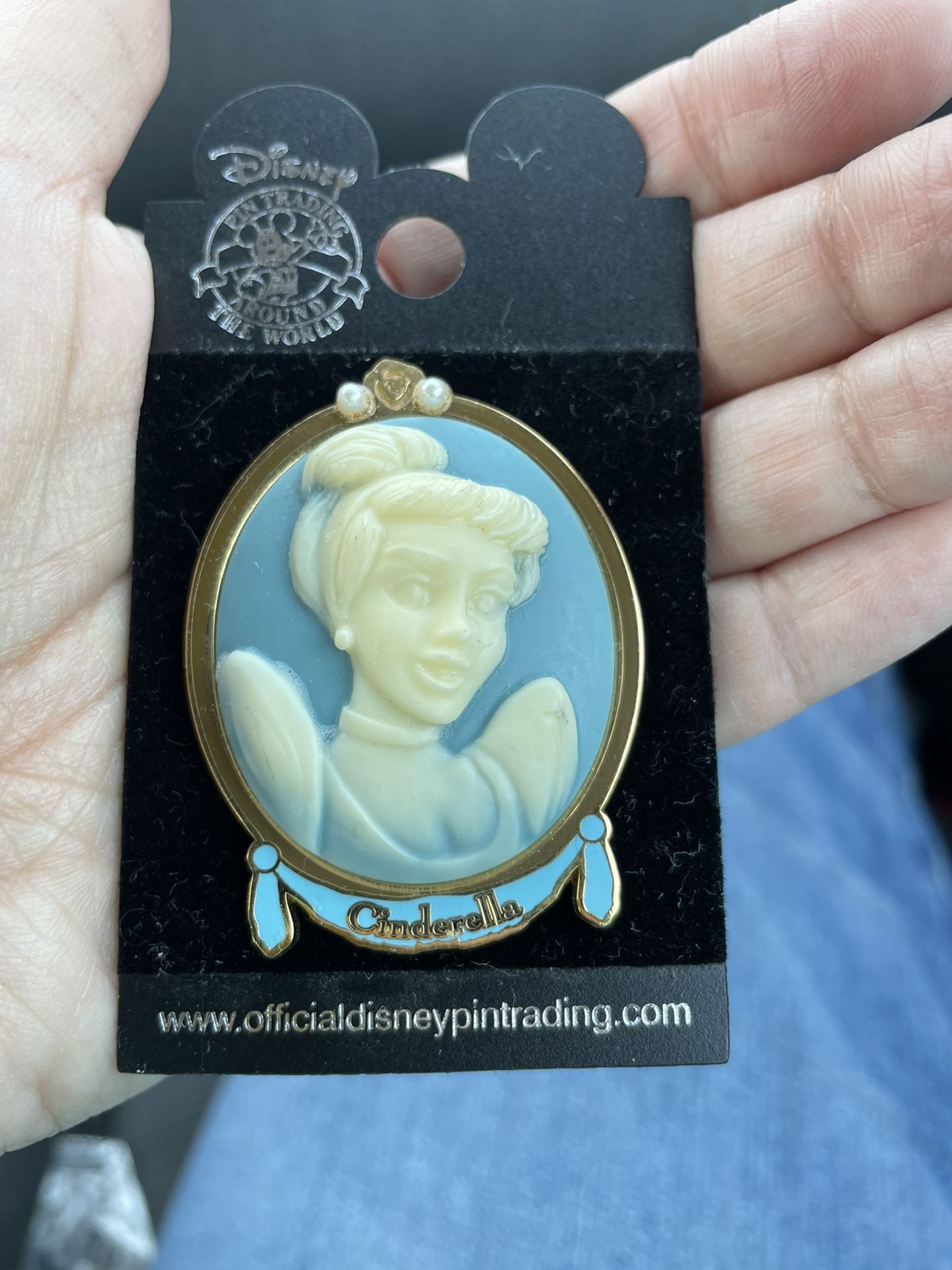 Cinderella Cameo Pin 