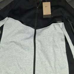 NIKE TECH