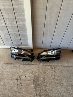 2016-Lexus GS headlights