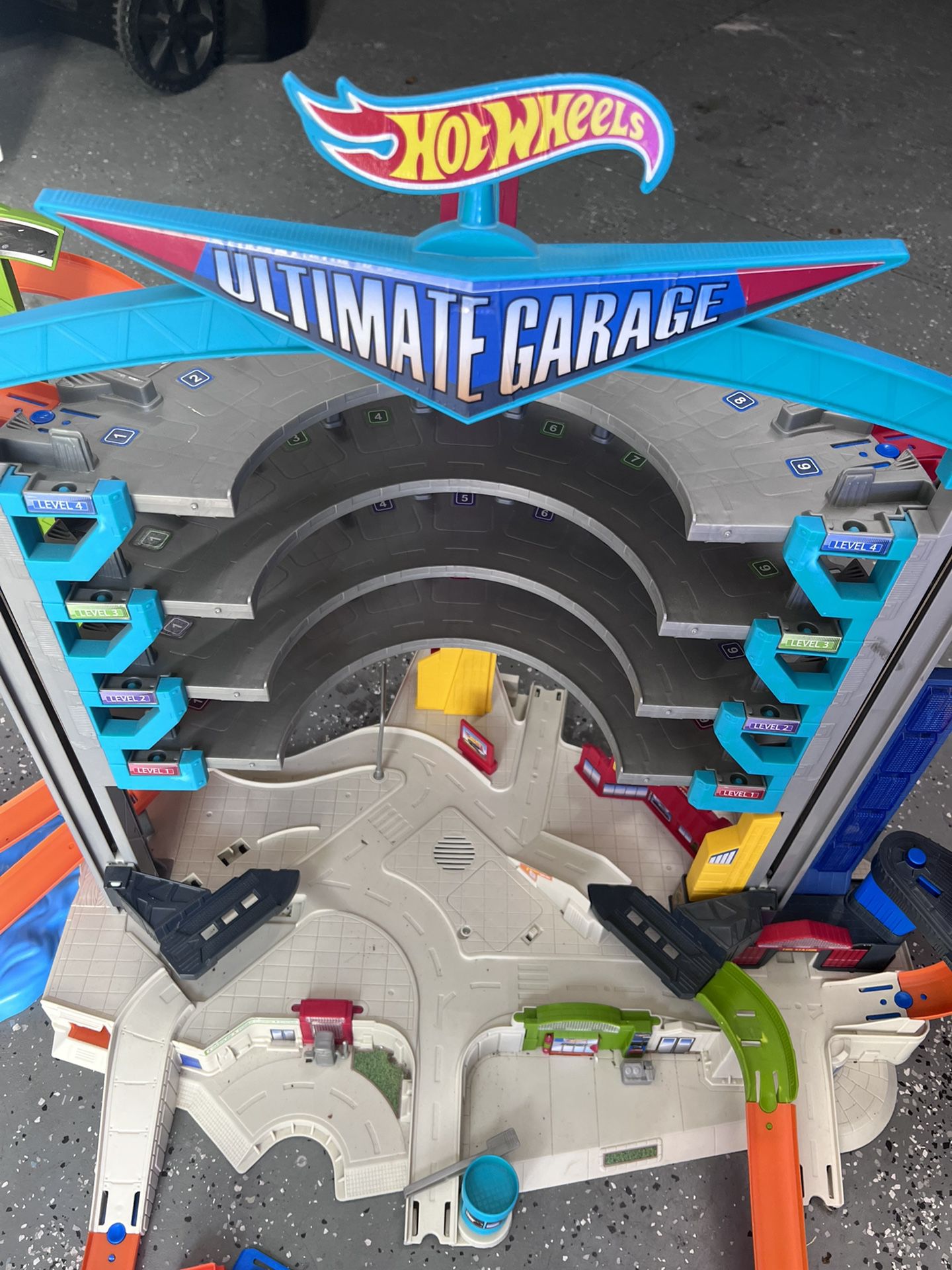 Hot Wheels Ultimate Garage - Toy Reviews 2016