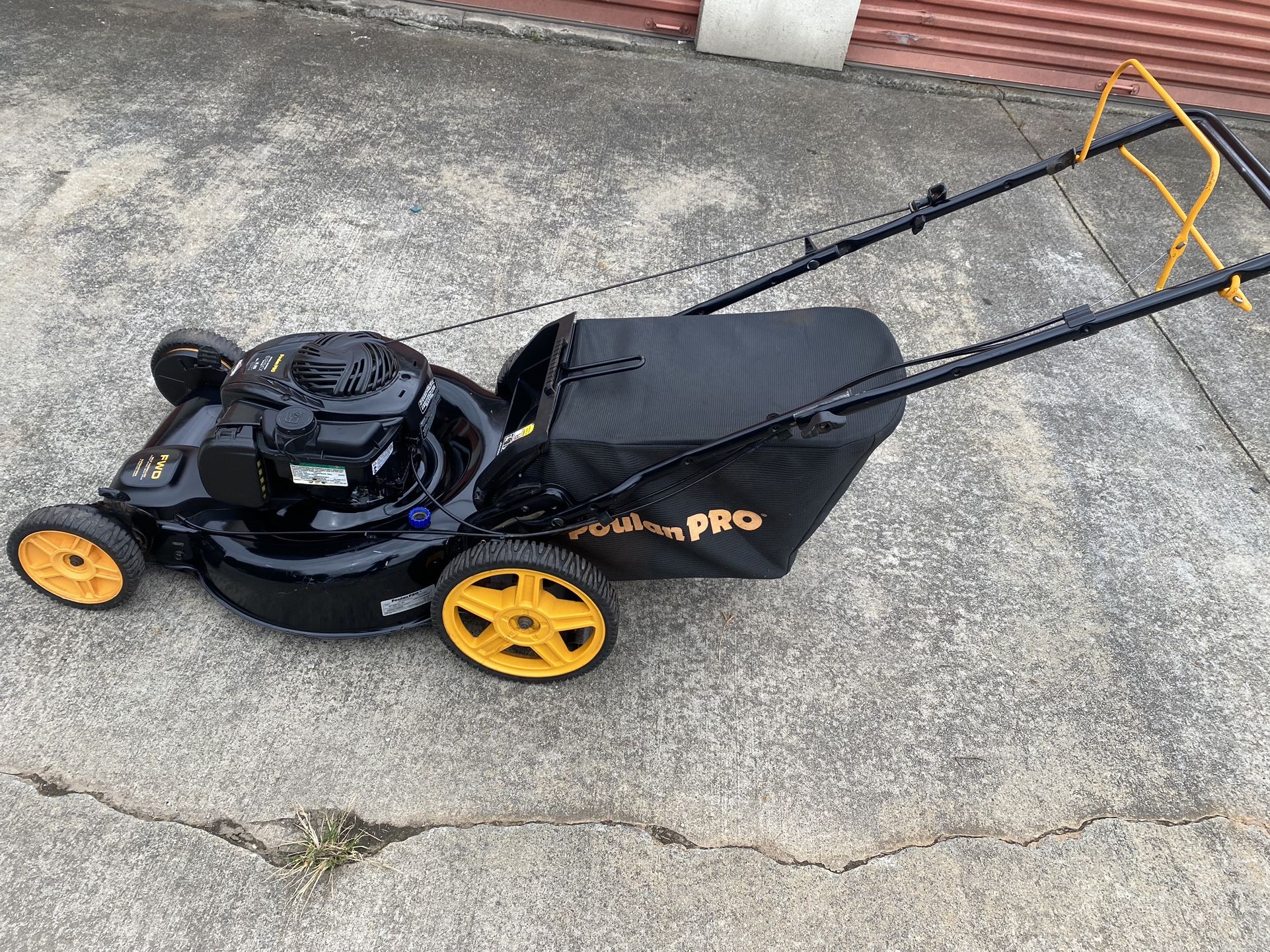 Poulain Pro 625.EX  Series /150cc / 22  In. Self Propelled Lawn Mower