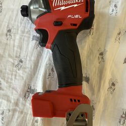 Milwaukee 18v Surge 1/4” Hex Hydraulic Driver 