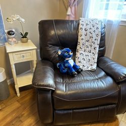 * Pending Pick Up: FREE * Leather Rocking & Reclining Chair 