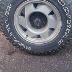 Tires 235/75/15