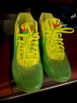 NIKE 7.5