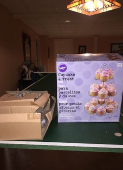 Cupcake and treat metal three tier stand