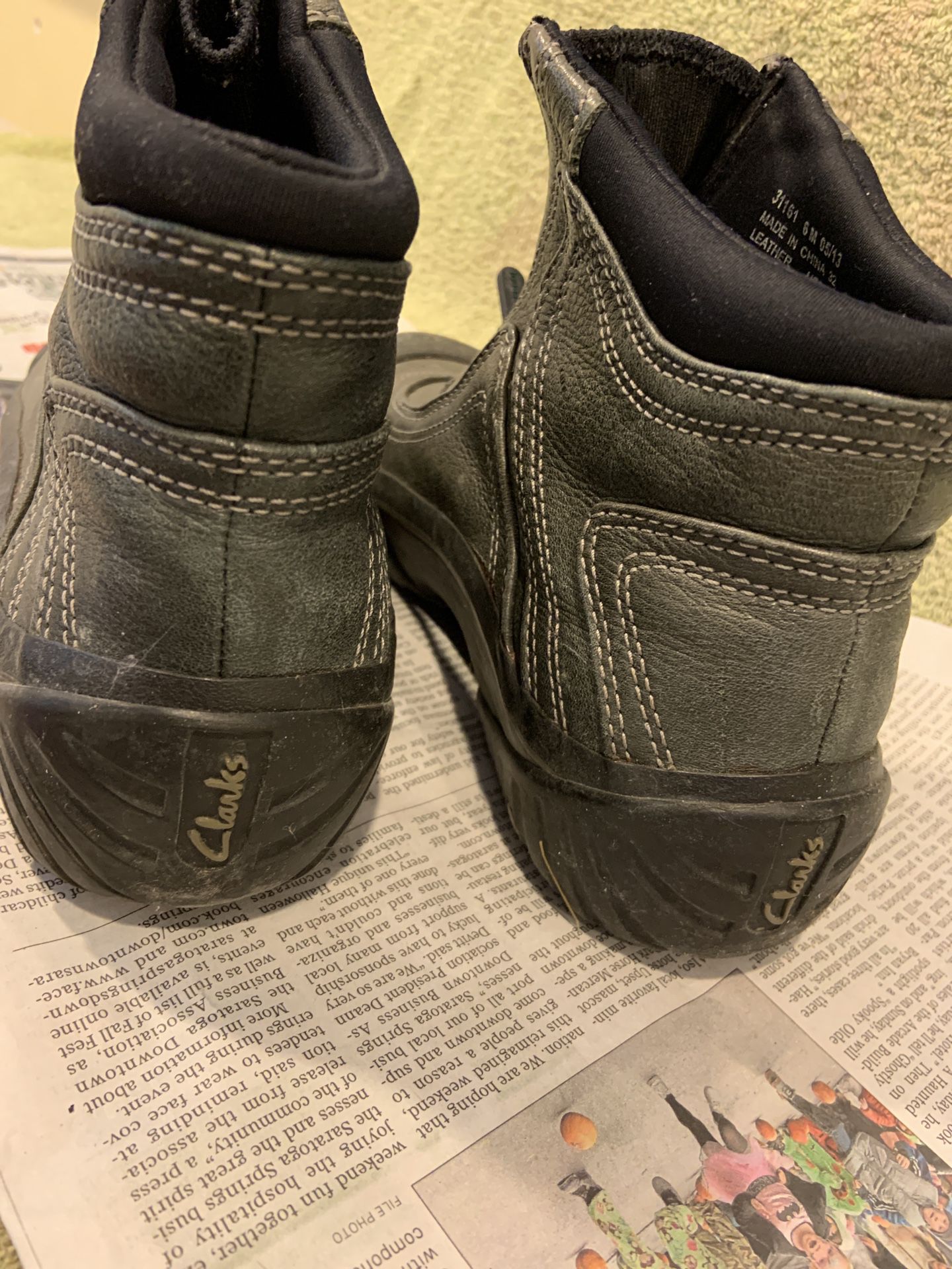 Clarks Greyish-Black Boots Size 6 Medium