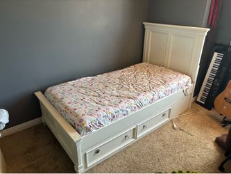 Girls white 3 piece bedroom set bed dresser and desk