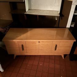 Beautiful vintage Lane mahogany cedar chest