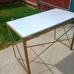Folding table