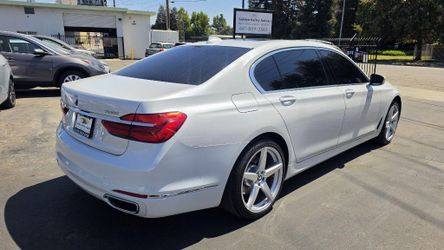 2016 BMW 750