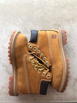 Toddler boys Timerland boots. Like new. Sz 11