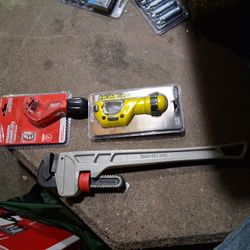 Husky 18" + 2 Pipe Cutters
